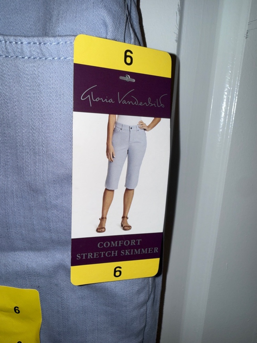 Gloria Vanderbilt Pale Blue Capri Pants - Picture 2 of 5